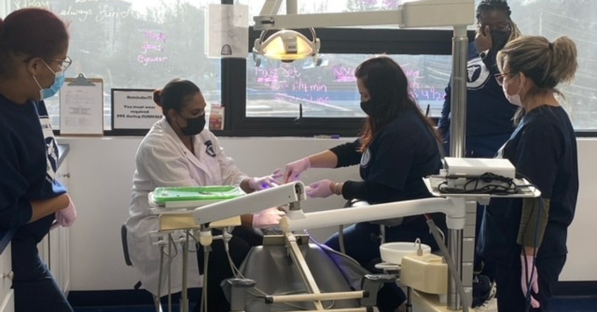 Exploring the Benefits of In-Person Dental Assistant Courses